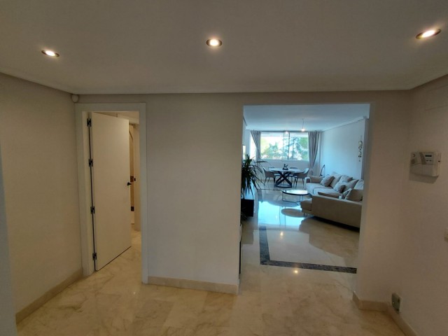 Apartamento con 2 Dormitorios  en Nagüeles