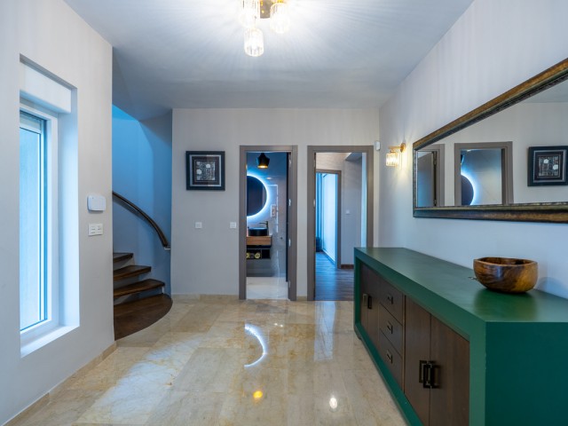 4 Bedrooms Villa in Marbesa