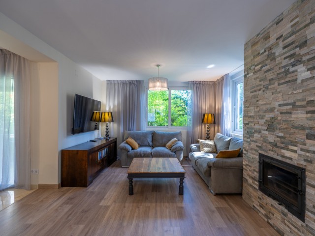 4 Bedrooms Villa in Marbesa