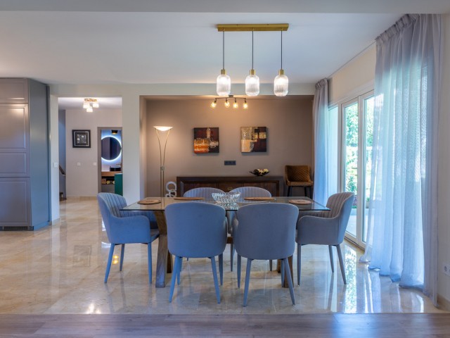 4 Bedrooms Villa in Marbesa