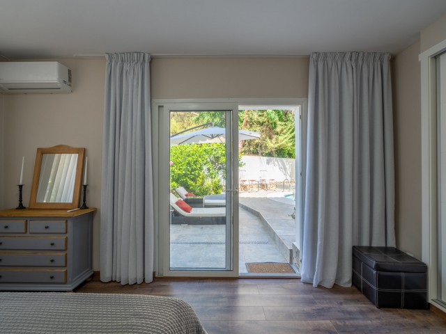 4 Bedrooms Villa in Marbesa