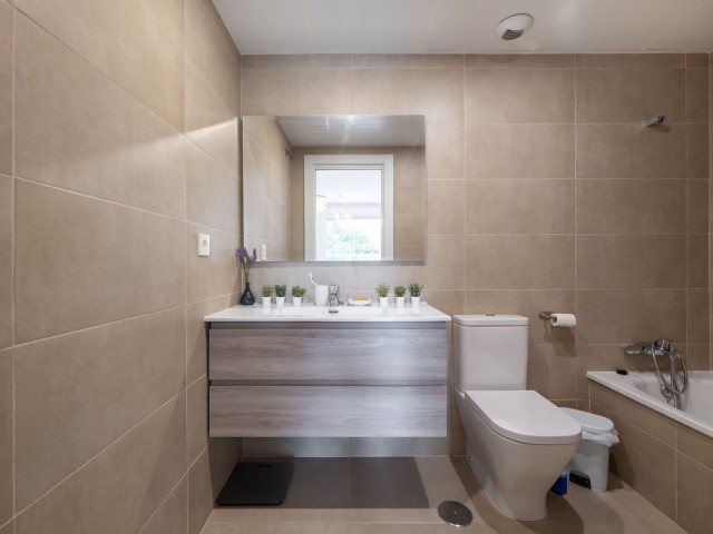 2 Bedrooms Apartment in Nueva Andalucía