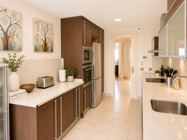 Apartment, Sierra Blanca, R5394382