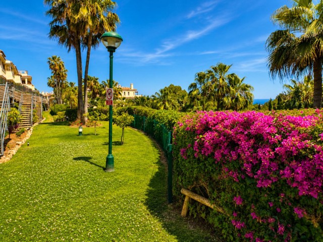 3 Bedrooms Apartment in Sierra Blanca
