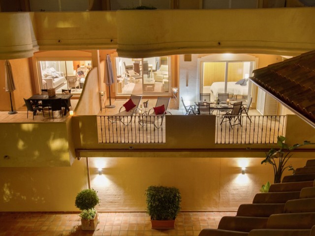 Apartamento con 2 Dormitorios  en Aloha
