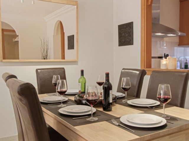 Apartamento con 2 Dormitorios  en Aloha