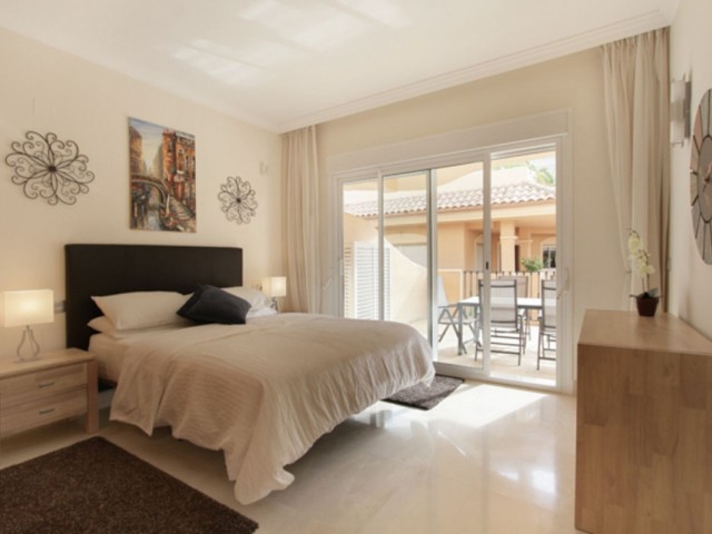 Apartamento con 2 Dormitorios  en Aloha