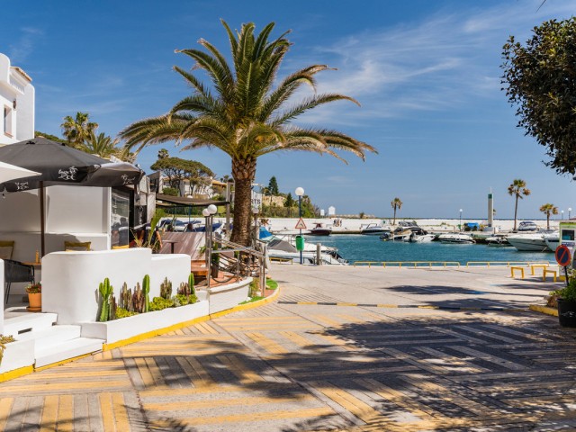 Ático con 2 Dormitorios  en Puerto de Cabopino