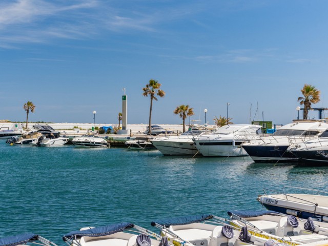 Ático con 2 Dormitorios  en Puerto de Cabopino