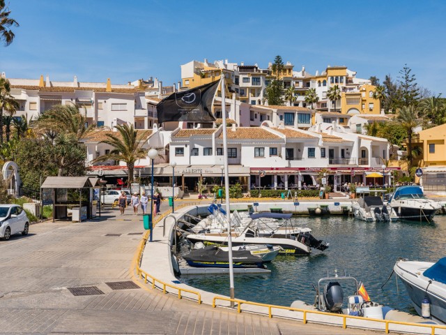 Ático con 2 Dormitorios  en Puerto de Cabopino
