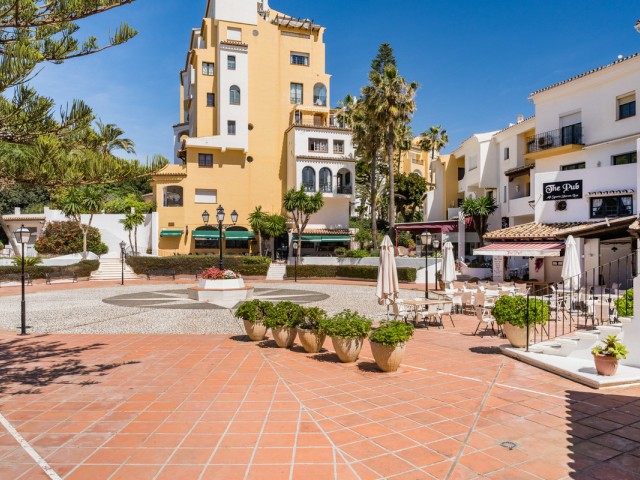 Ático con 2 Dormitorios  en Puerto de Cabopino