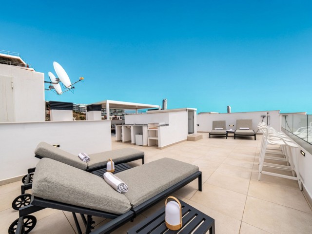 Apartamento con 3 Dormitorios  en Carvajal
