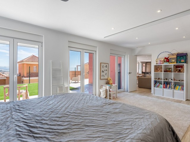 Apartamento con 2 Dormitorios  en La Duquesa