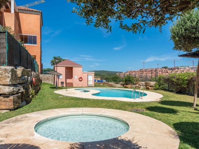 Apartamento con 2 Dormitorios  en La Duquesa