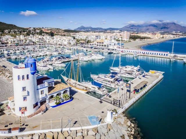 Apartamento con 2 Dormitorios  en La Duquesa