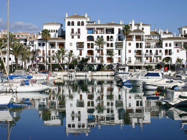 Apartamento con 2 Dormitorios  en La Duquesa