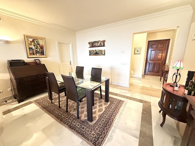 Apartamento con 2 Dormitorios  en Monte Halcones