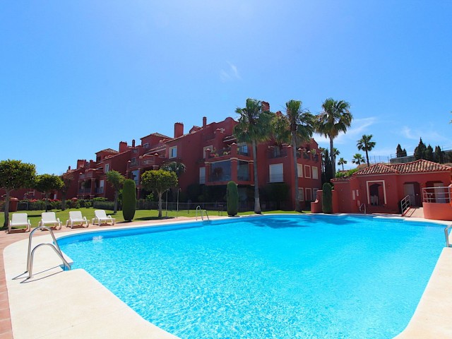 Apartamento con 2 Dormitorios  en Monte Halcones