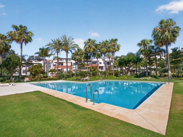 Apartment, Estepona, R5400031