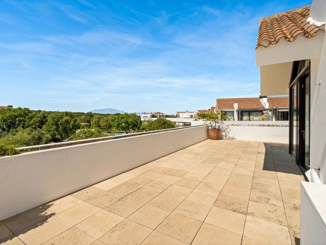 2 Bedrooms Townhouse in Sotogrande Alto