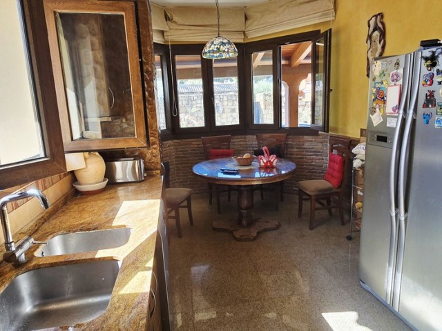 4 Slaapkamer Villa in Sierrezuela