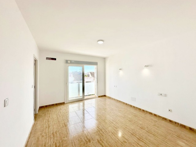 4 Bedrooms Townhouse in Los Boliches
