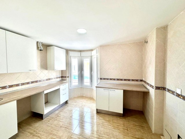 4 Bedrooms Townhouse in Los Boliches