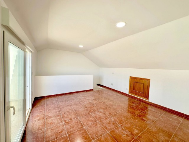 4 Bedrooms Townhouse in Los Boliches
