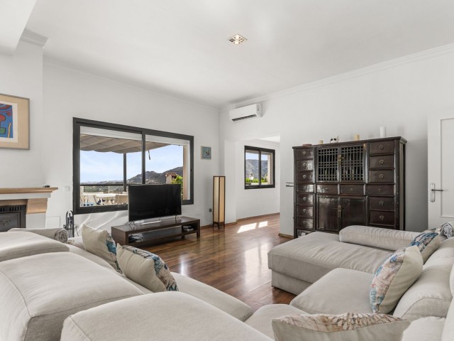 Villa con 4 Dormitorios  en Istán