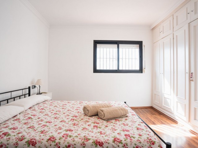 Villa con 4 Dormitorios  en Istán