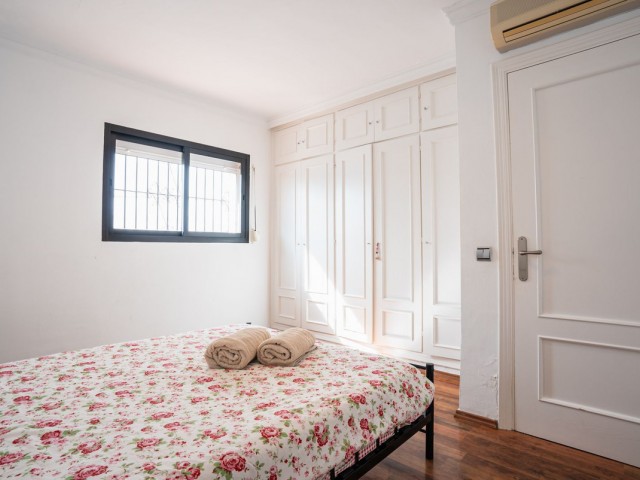 Villa con 4 Dormitorios  en Istán