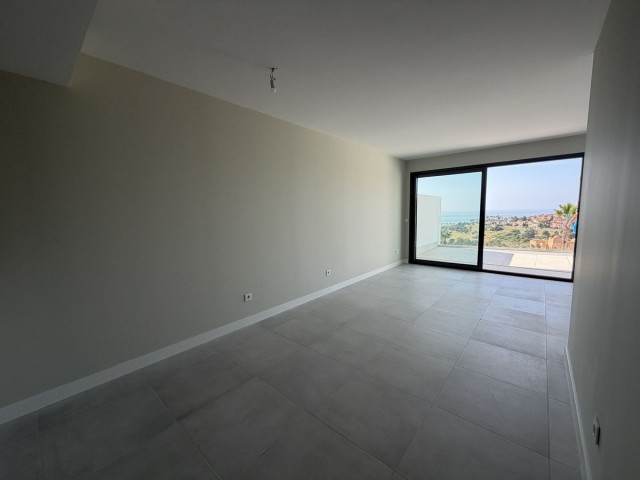 Apartamento con 2 Dormitorios  en La Duquesa