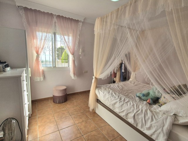 Villa con 5 Dormitorios  en Alhaurín de la Torre