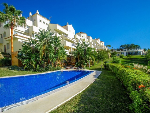 2 Bedrooms Apartment in Benahavís