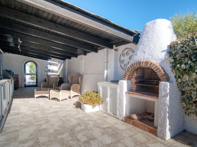 Villa con 4 Dormitorios  en La Capellania