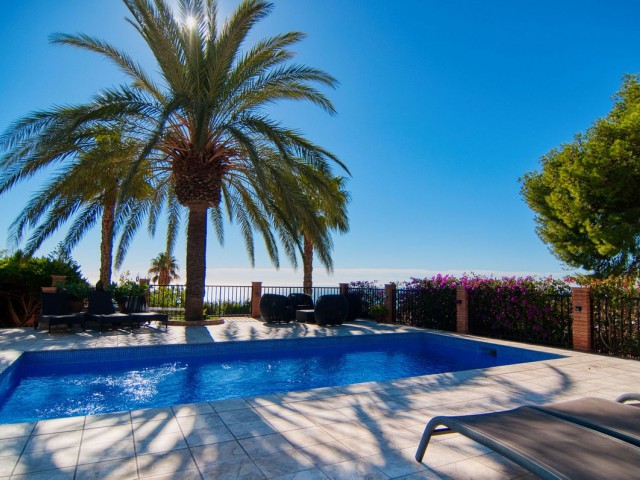 Villa con 4 Dormitorios  en La Capellania