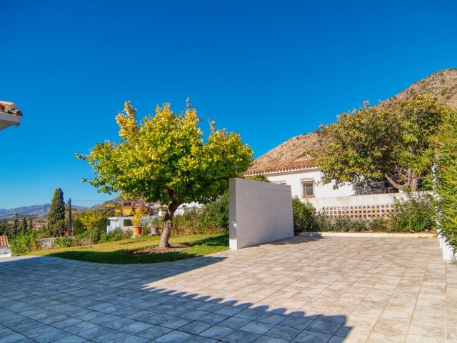 Villa con 4 Dormitorios  en La Capellania