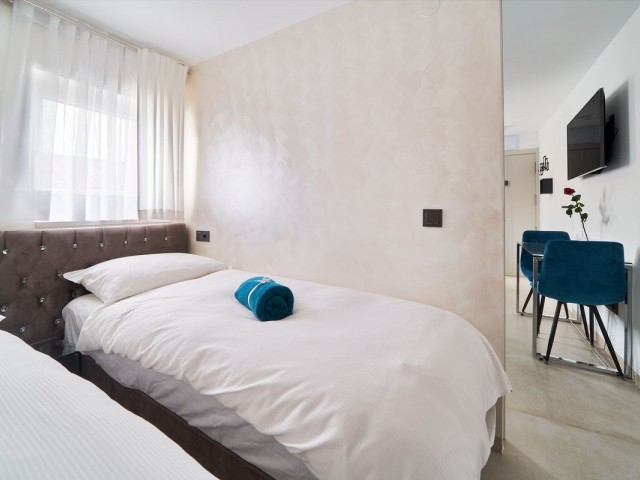 Apartamento con 2 Dormitorios  en Marbella