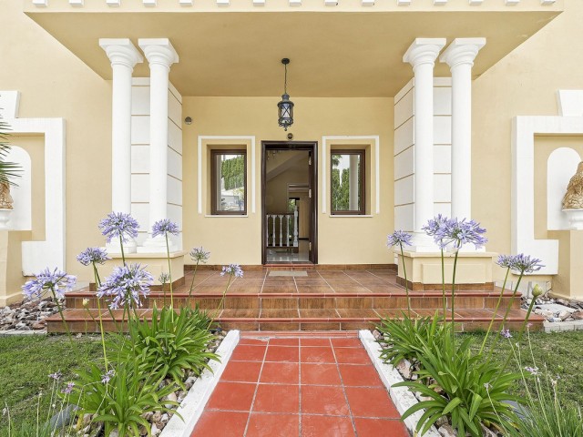 Villa con 4 Dormitorios  en Hacienda Las Chapas