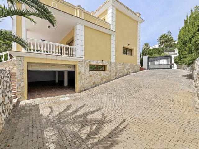 Villa con 4 Dormitorios  en Hacienda Las Chapas
