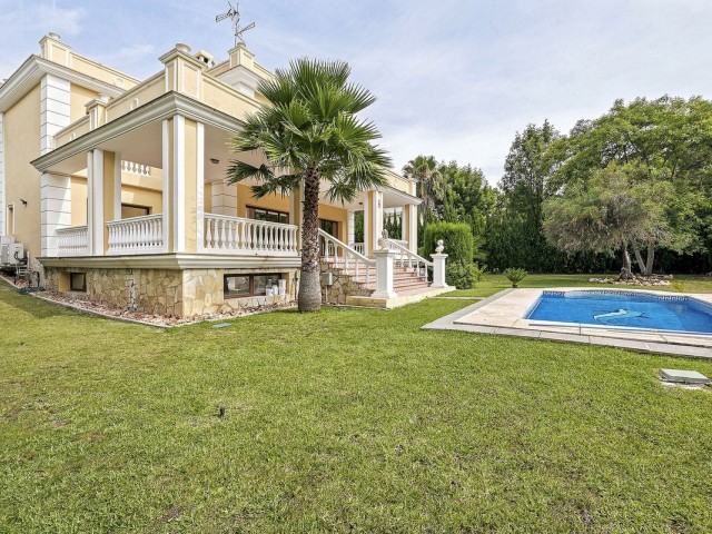 Villa con 4 Dormitorios  en Hacienda Las Chapas