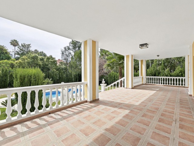 Villa con 4 Dormitorios  en Hacienda Las Chapas