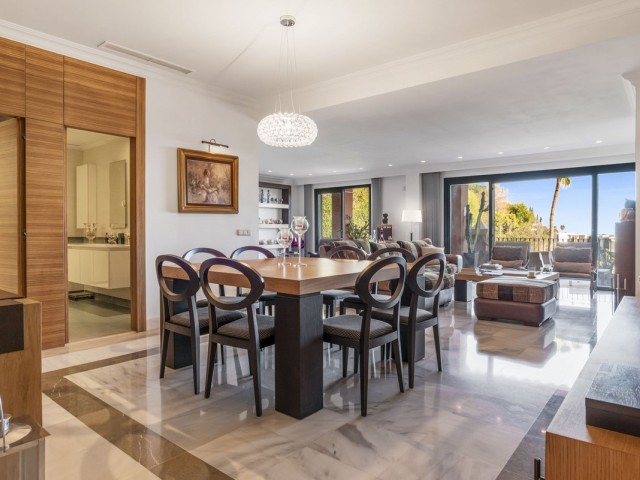 Apartamento con 3 Dormitorios  en Monte Halcones