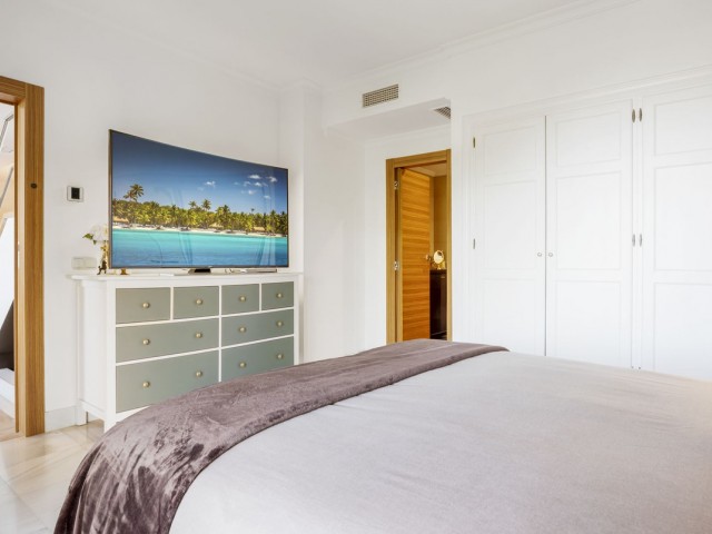 Apartamento con 3 Dormitorios  en Monte Halcones