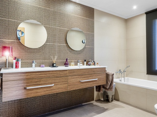 Apartamento con 3 Dormitorios  en Monte Halcones