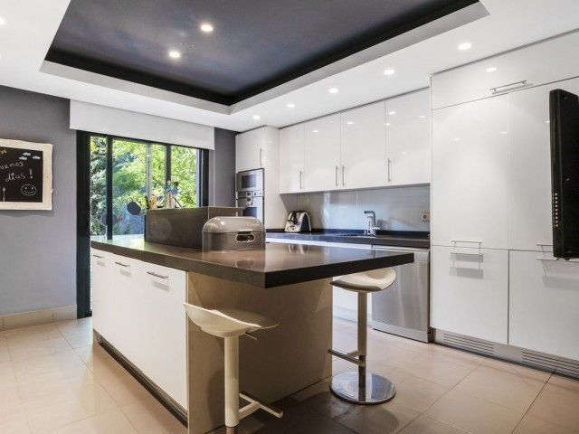 Apartamento con 3 Dormitorios  en Monte Halcones