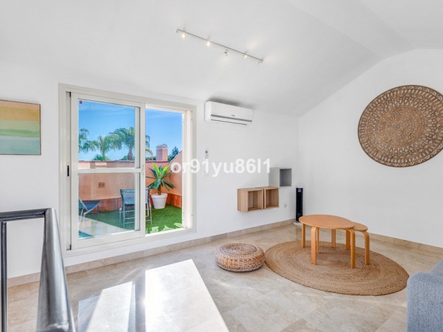 Apartamento con 3 Dormitorios  en Marbesa