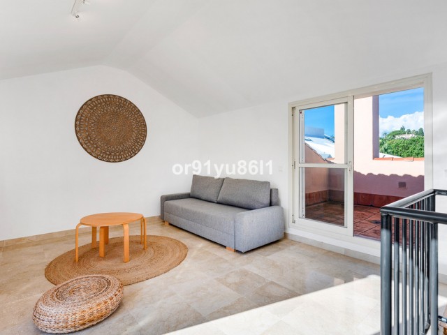 Apartamento con 3 Dormitorios  en Marbesa