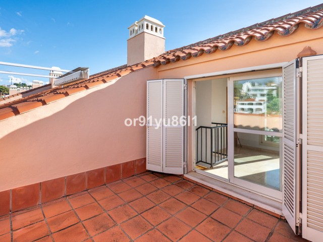 Apartamento con 3 Dormitorios  en Marbesa