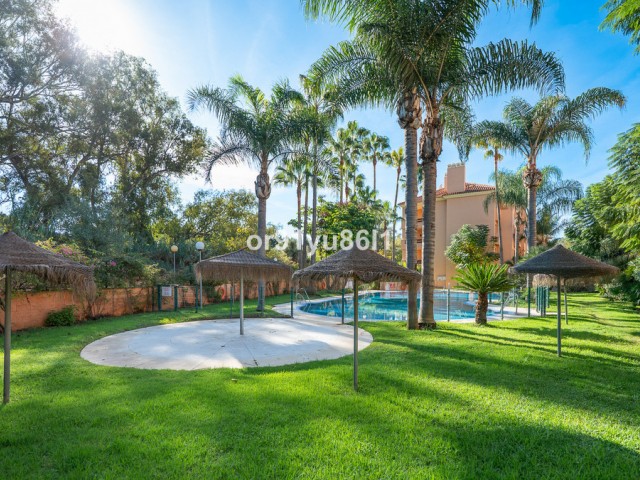 Apartamento con 3 Dormitorios  en Marbesa